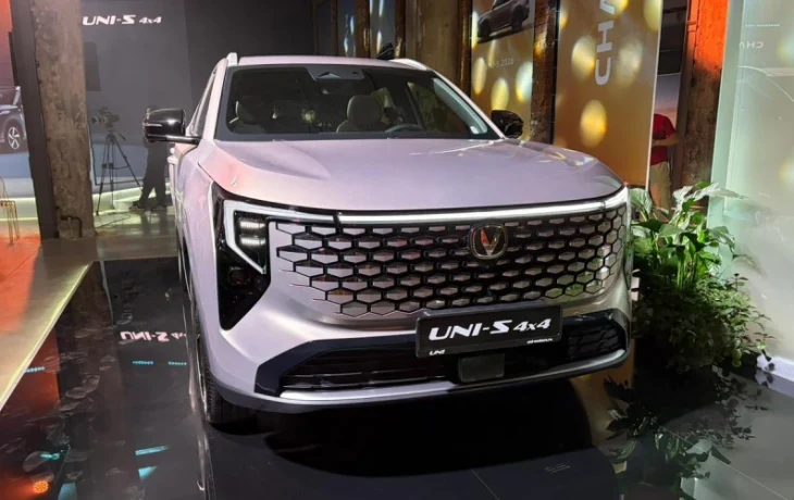 Новый Changan Uni-S с полным приводом дебютировал в России. Цены и версии.