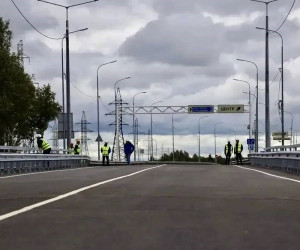 В Нижневартовске досрочно открыли стратегический мост В Нижневартовске досрочно открыли стратегический мост